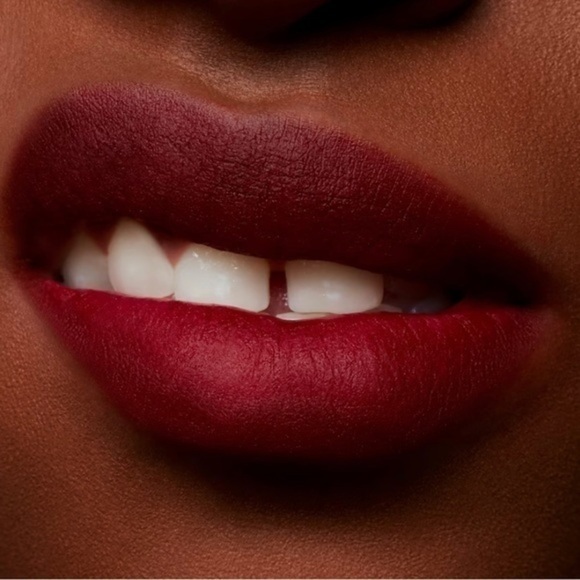 MAC POWDER KISS LIQUID LIPCOLOUR-Make Love to the Camera - Picture 6 of 6